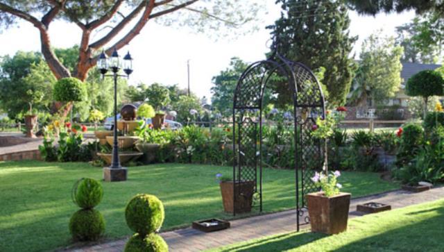Terra Bianca Hotel Oudtshoorn Exterior photo